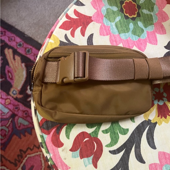 Lululemon Everywhere Bag-O/S GOLD - Picture 4 of 7